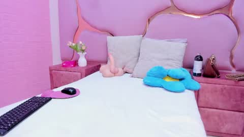laurendpink online show from August 7, 3:45 pm