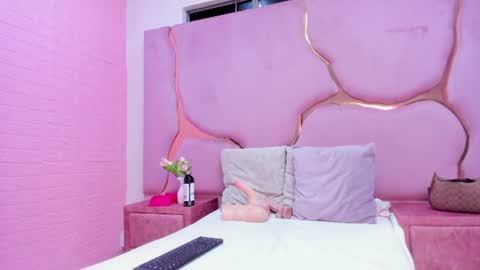 laurendpink online show from August 7, 9:48 pm