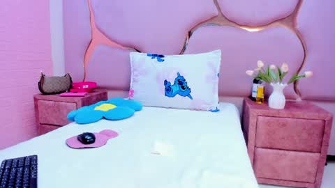 laurendpink online show from August 14, 1:48 pm