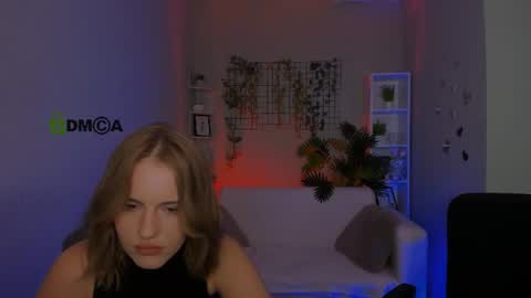 Laure online show from August 17, 1:16 pm