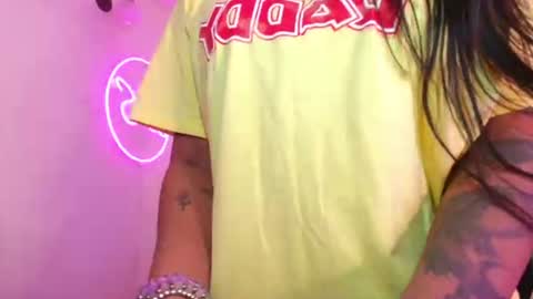 Lauren Saenz online show from August 7, 12:05 pm