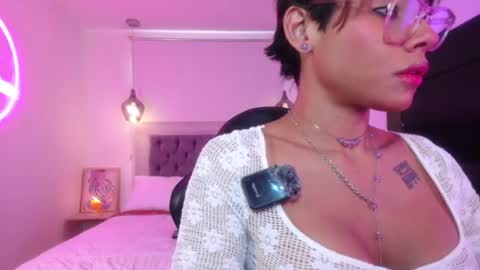 Lauren Saenz online show from August 11, 2:19 pm