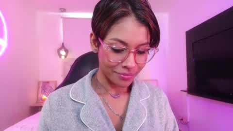 Lauren Saenz online show from August 11, 4:31 pm