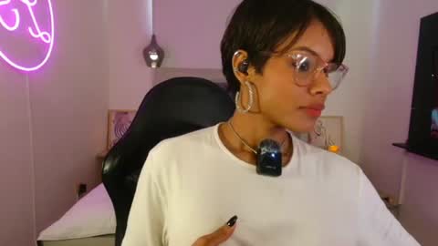 Lauren Saenz online show from August 12, 6:43 pm