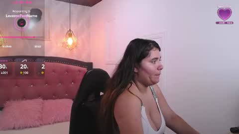 laura  online show from August 11, 7:38 pm