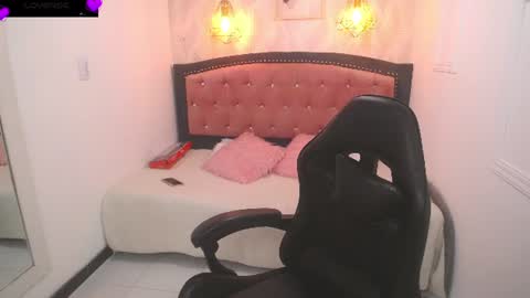 laura  online show from August 13, 10:13 pm
