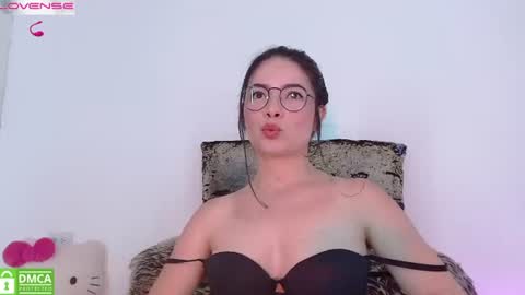 LauryMoons online show from July 18, 2:23 am