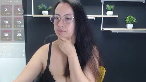 Laury  online show from August 5, 8:40 pm