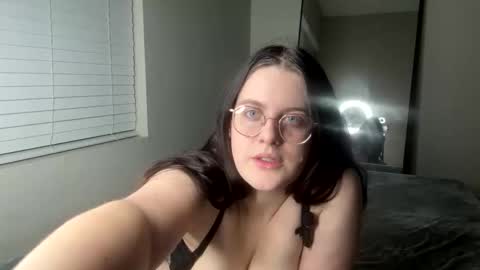 lauvlylu online show from March 29, 8:44 am