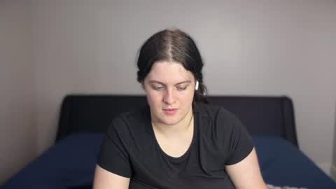lauvlylu online show from August 29, 9:52 am