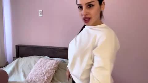 Leyla online show from August 1, 3:40 pm