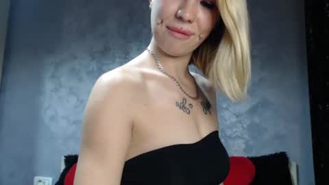 lavy18 online show from August 8, 7:25 pm