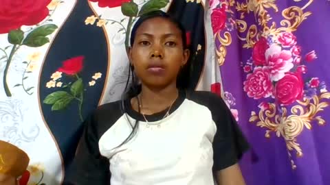 layah157855 online show from August 11, 7:21 am