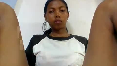layah157855 online show from August 11, 8:27 am