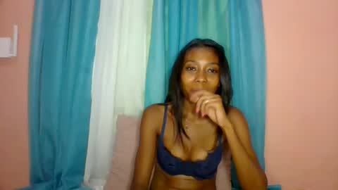 layannek online show from July 30, 5:42 pm
