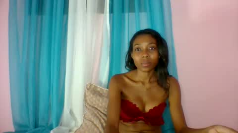 layannek online show from August 15, 5:50 pm
