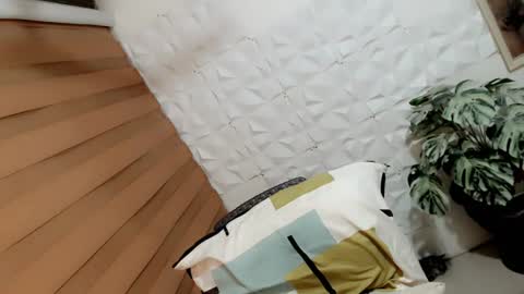 layla47649867 online show from August 17, 1:43 am