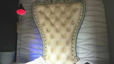 Layla online show from September 3, 8:45 pm
