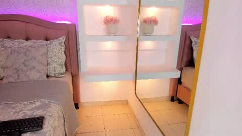 Layla Play  online show from August 4, 1:13 am