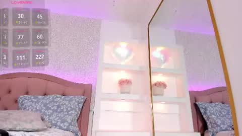 Layla Play  online show from August 14, 1:20 am