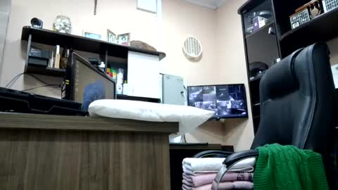 kelly online show from August 10, 11:50 pm