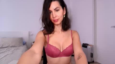 Layla online show from March 12, 3:31 pm