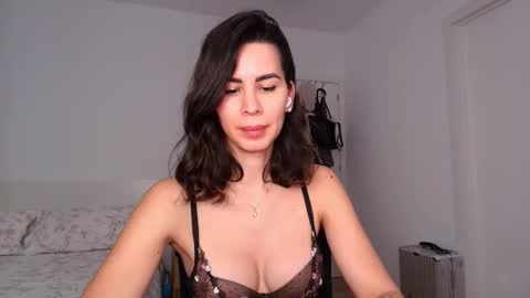 Layla online show from March 23, 6:02 pm