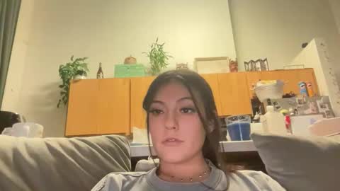 Layla online show from May 3, 6:51 am