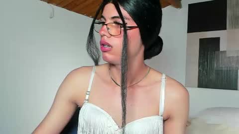 Layla online show from August 12, 5:43 am