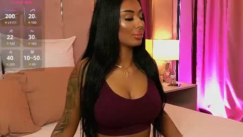 Layla online show from August 11, 9:33 am