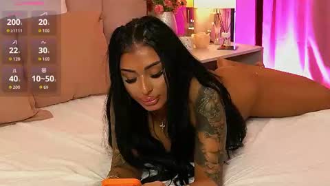 Layla online show from August 11, 11:45 am