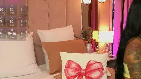 Layla online show from August 13, 8:17 am