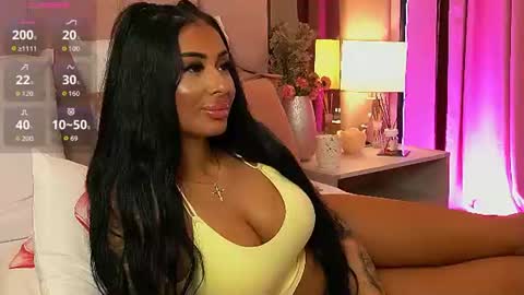 Layla online show from August 13, 10:29 am