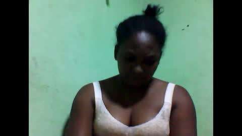 layllah01150120 online show from May 17, 7:26 pm