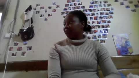 layllah01150120 online show from August 17, 1:16 pm