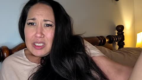 laylolajade online show from August 25, 8:43 am