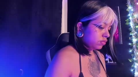 layra_66 online show from August 4, 5:43 pm