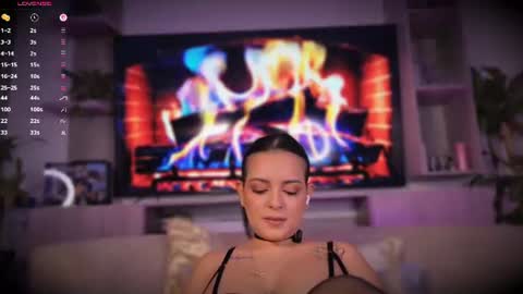 L E A   online show from July 28, 6:25 pm