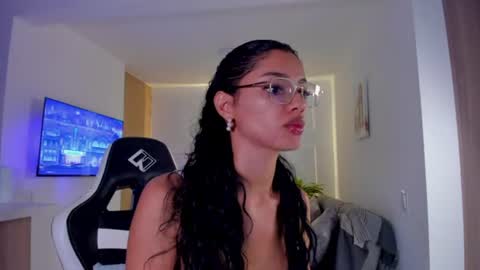 leah_cute3 online show from August 3, 8:21 am
