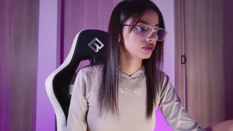 leah_cute3 online show from September 8, 2:40 am