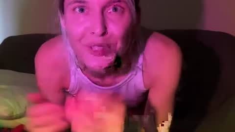leah_elfie online show from August 11, 1:24 pm