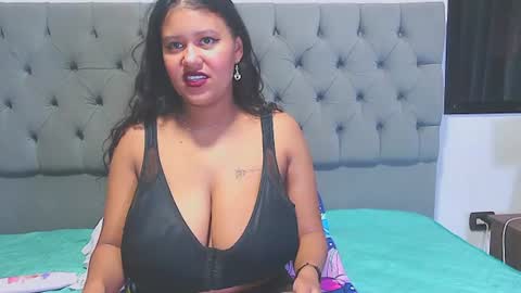 Leah online show from July 25, 5:39 pm