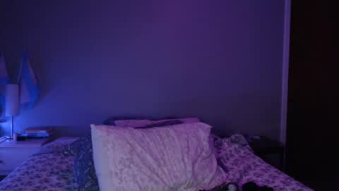 Leah Quinn online show from August 7, 4:23 am