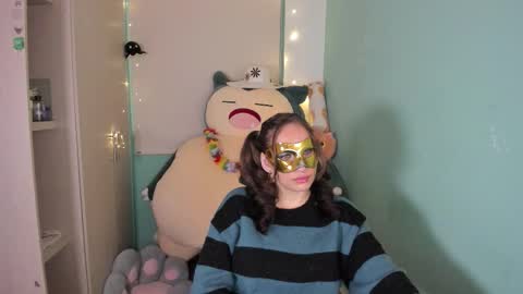 Laura online show from March 13, 6:04 pm