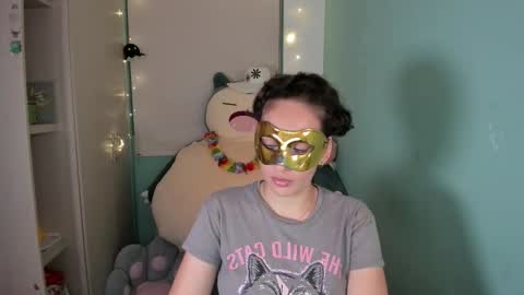 Laura online show from March 25, 3:34 am