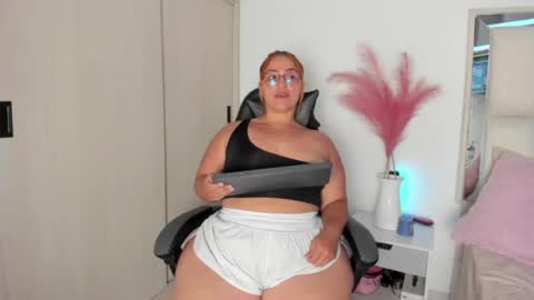Leah  online show from August 10, 5:53 am