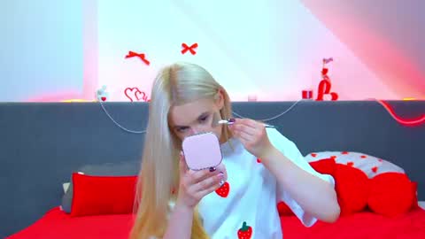 Lea online show from August 14, 8:40 am