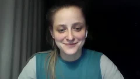 Lea online show from August 3, 8:49 pm