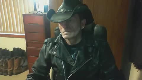 leathergreaser online show from July 4, 10:56 pm