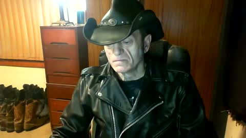 leathergreaser online show from July 9, 8:03 pm